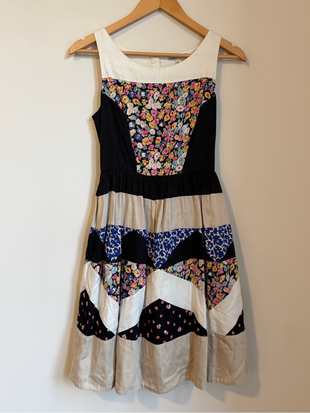 LeifNotes Anthropologie Ivete Dress Size 2 Patchwork Floral Fit & Flare
